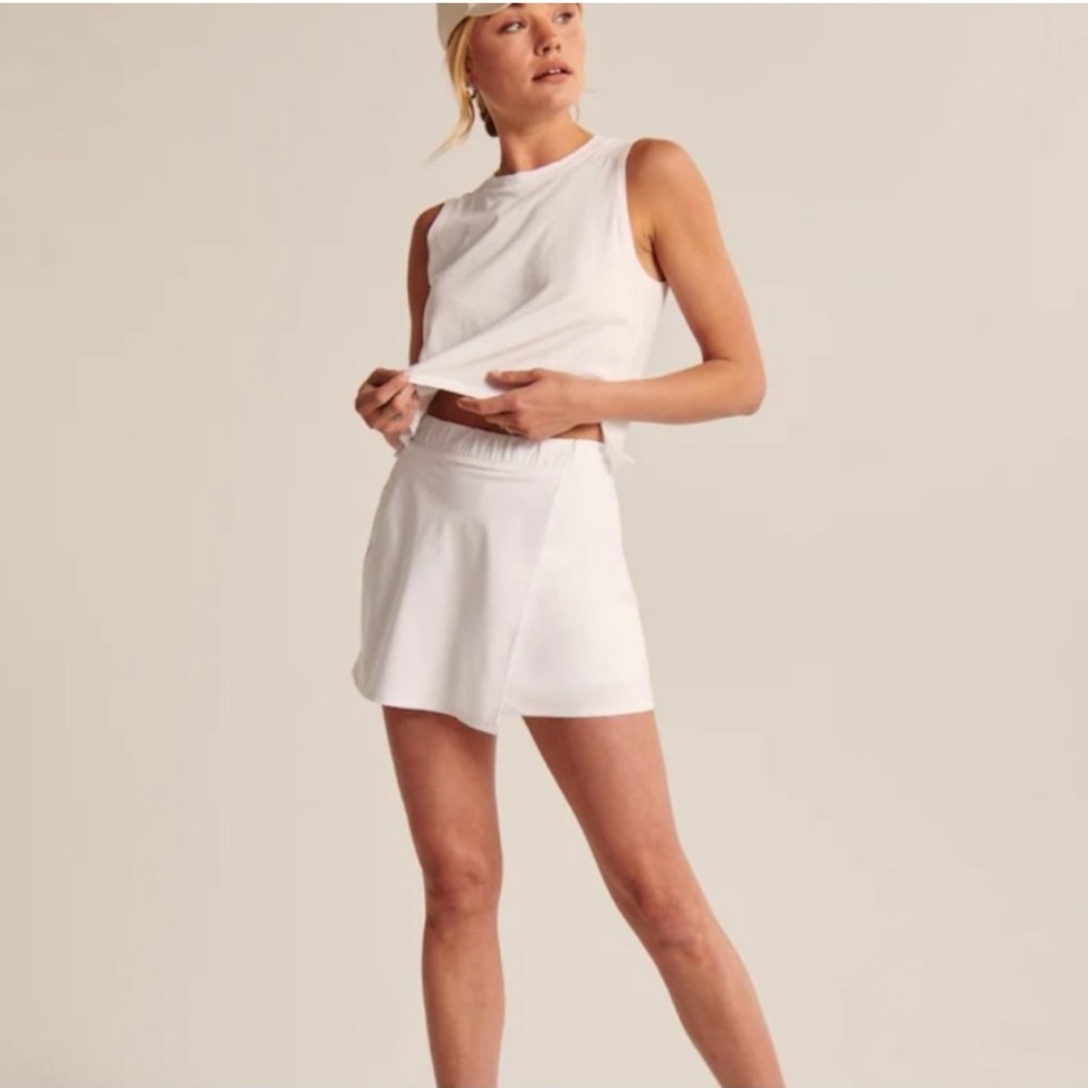 Abercrobie & Fitch White Traveler Skort L